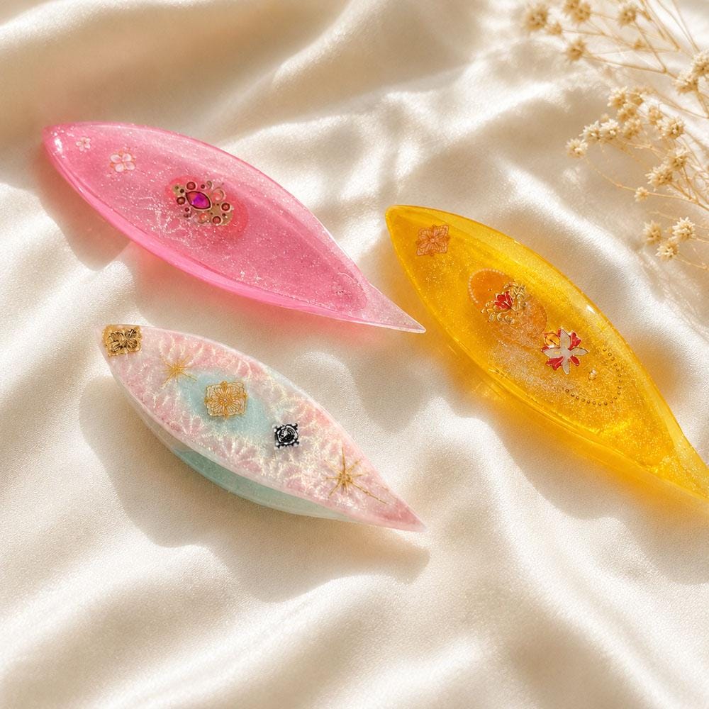 Tatting Shuttle with Hand-Painted Pattern– an elegant lace tool