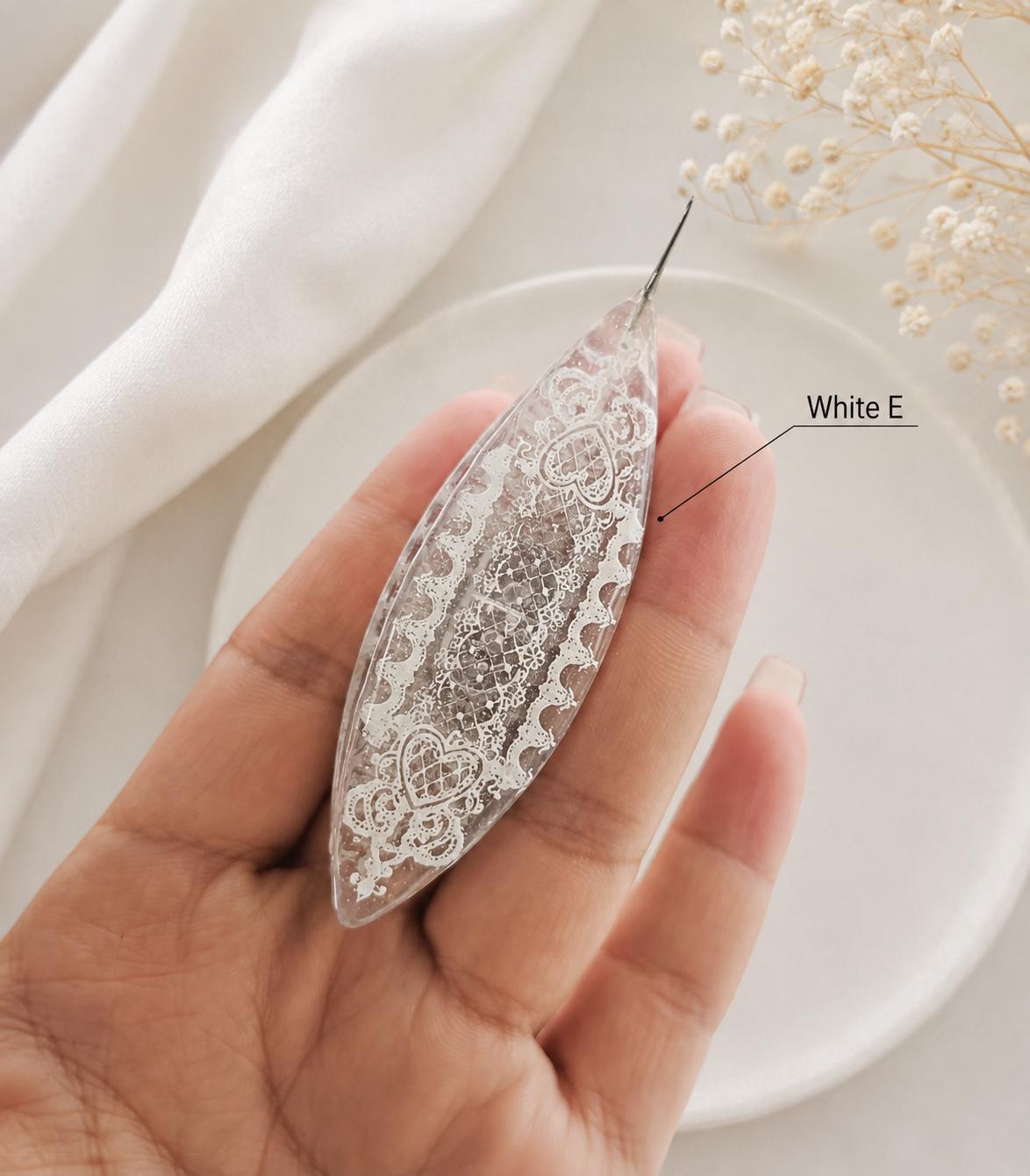Lace Pattern Tatting Shuttle with 0.4mm Fine Hook, Clear or Black Frivolite Tool for Lace Making