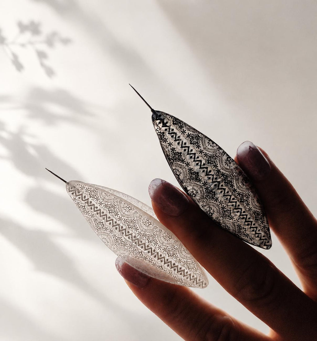 Lace Pattern Tatting Shuttle with 0.4mm Fine Hook, Clear or Black Frivolite Tool for Lace Making